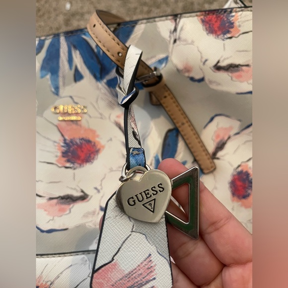 Guess tote - Picture 7 of 9